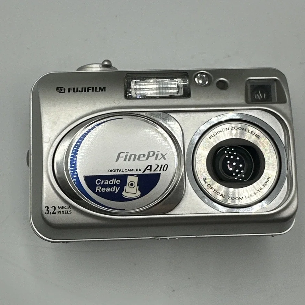 Fujifilm Digital Camera FinePix A210 3.2MP in Silver - Tested Memory Card & Case